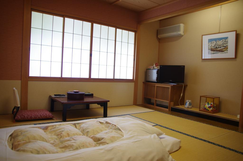 Konji Ryokan Otel Takayama  Oda fotoğraf